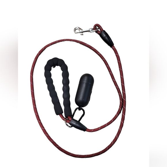 RED NYLON 5FT DOG LEASH WITH FOAM COMFORT HANDLE AND POOP BAGGIES - Picture 1 of 3